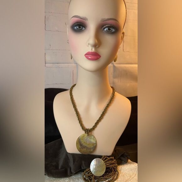 Natural Mother Of Pearl  Dark Abalone Carved Butterfly Beaded Jewelry Set - Picture 2 of 9